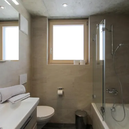 House Mojo アパート